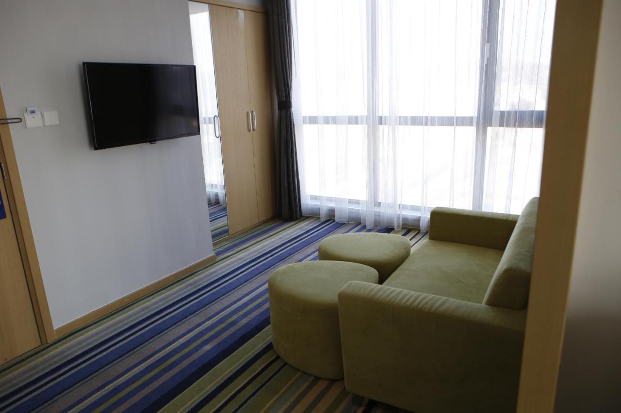Holiday Inn Express Yingkou Onelong Plaza By Ihg Gaizhou Ngoại thất bức ảnh
